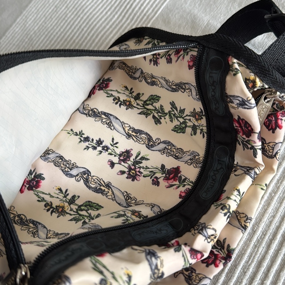 Lesportsac Floral Black and Cream Crossbody Bag With Zip Pouch - Picture 4 of 9
